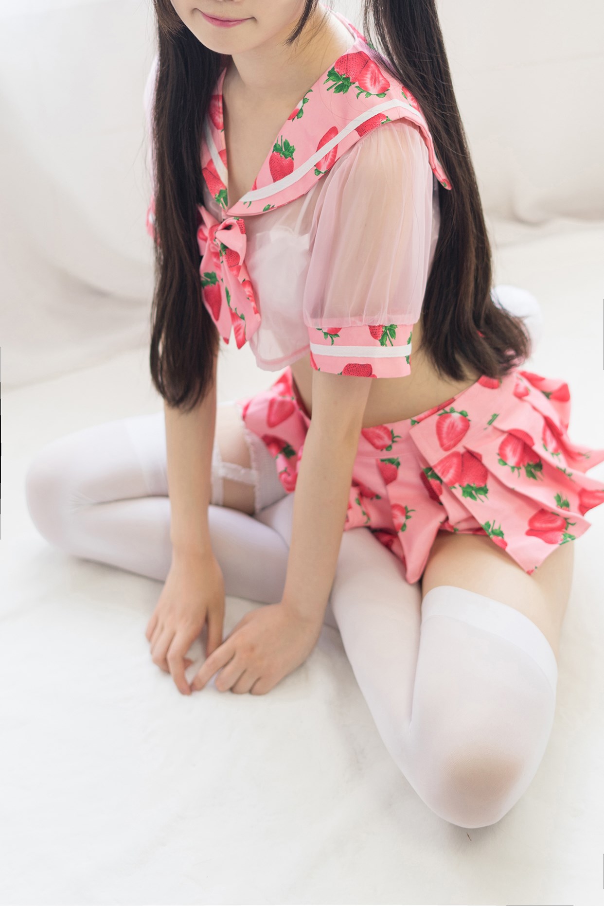 Pink strawberries and uniform black silk(14)